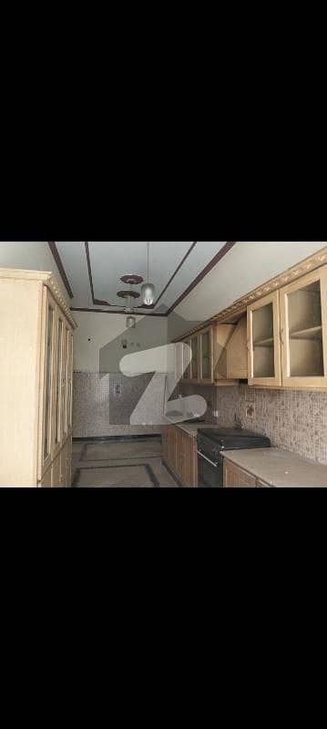 آئی ۔ 8/2 آئی ۔ 8,اسلام آباد میں 3 کمروں کا 14 مرلہ زیریں پورشن 1.8 لاکھ میں کرایہ پر دستیاب ہے۔