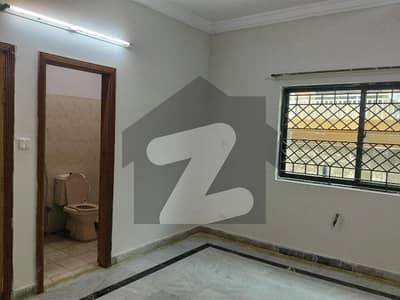 آئی ۔ 8/2 آئی ۔ 8,اسلام آباد میں 2 کمروں کا 14 مرلہ زیریں پورشن 1.4 لاکھ میں کرایہ پر دستیاب ہے۔