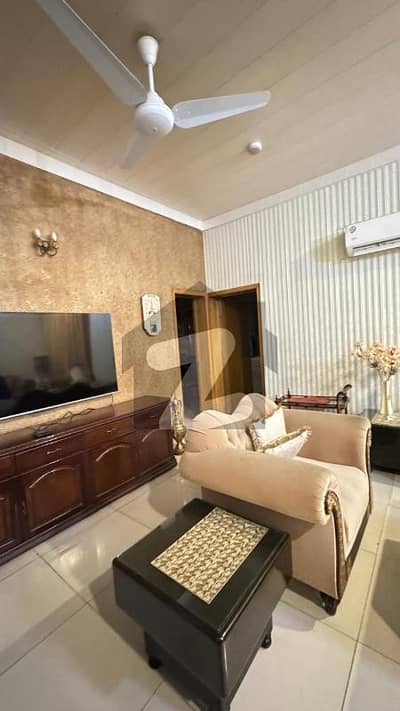 2 KANAL HOUSE FOR SALE AT IDEAL LOCATION IN MODEL TOWN.