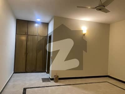 ویلینشیاء ہاؤسنگ سوسائٹی لاہور میں 5 کمروں کا 1 کنال مکان 2.4 لاکھ میں کرایہ پر دستیاب ہے۔ ویلینشیاء ہاؤسنگ سوسائٹی لاہور میں 5 کمروں کا 1 کنال مکان 2.4 لاکھ میں کرایہ پر دستیاب ہے۔