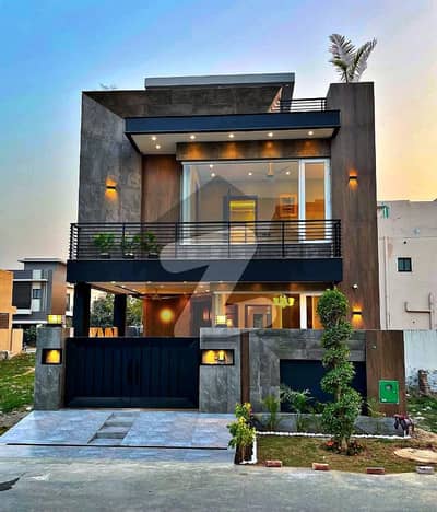 پارک ویو سٹی لاہور میں 4 کمروں کا 5 مرلہ مکان 1.65 کروڑ میں برائے فروخت۔ پارک ویو سٹی لاہور میں 4 کمروں کا 5 مرلہ مکان 1.65 کروڑ میں برائے فروخت۔