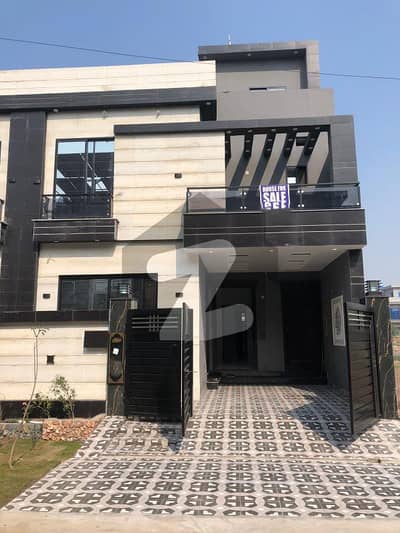 5 Marla Brand New Modern Design Lavish House For Sale In Park View City Lahore | For Discounted Price And Original Pictures Download The App "Signature Lands".