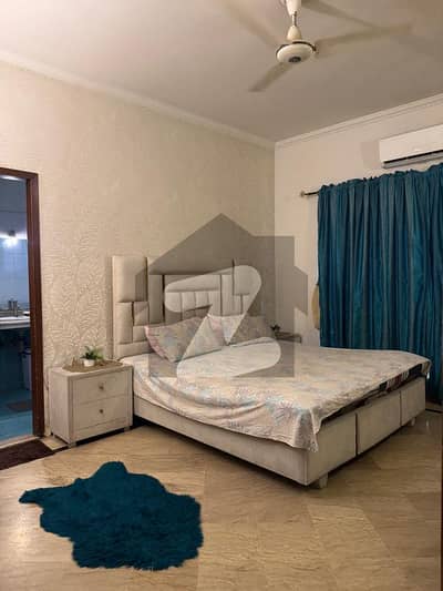 ڈی ایچ اے فیز 2 - بلاک وی فیز 2,ڈیفنس (ڈی ایچ اے),لاہور میں 4 کمروں کا 10 مرلہ مکان 5.1 کروڑ میں برائے فروخت۔