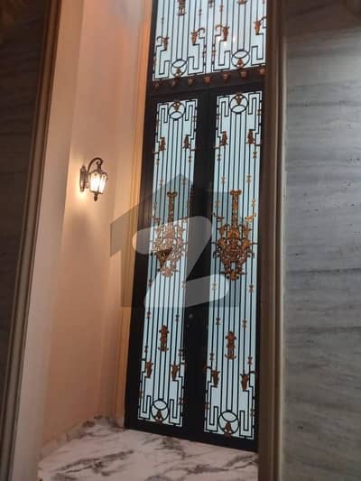 1 kanal house facing park | ready to move in