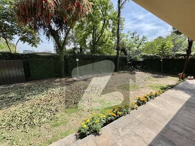 ایف ۔ 7 اسلام آباد میں 4 کمروں کا 1 کنال مکان 5.5 لاکھ میں کرایہ پر دستیاب ہے۔