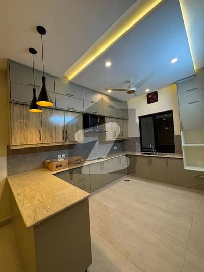 بحریہ انکلیو - سیکٹر سی 1 بحریہ انکلیو,بحریہ ٹاؤن,اسلام آباد میں 5 کمروں کا 10 مرلہ مکان 5.4 کروڑ میں برائے فروخت۔