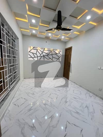 بحریہ ٹاؤن فیز 8 بحریہ ٹاؤن راولپنڈی,راولپنڈی میں 5 کمروں کا 10 مرلہ مکان 1.5 لاکھ میں کرایہ پر دستیاب ہے۔