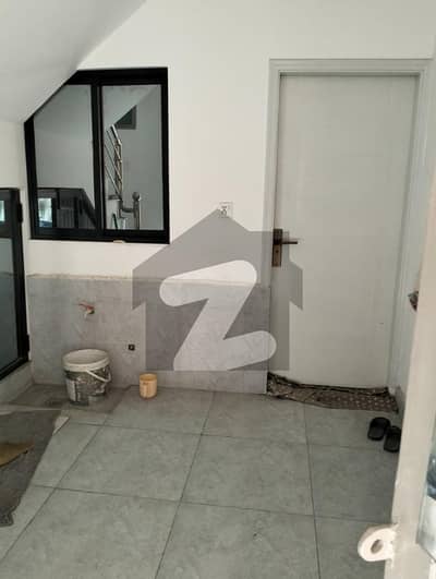 علامہ اقبال ٹاؤن لاہور میں 3 کمروں کا 3 مرلہ مکان 1.93 کروڑ میں برائے فروخت۔