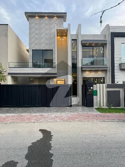 بحریہ آرچرڈ فیز 1 بحریہ آرچرڈ,لاہور میں 5 کمروں کا 10 مرلہ مکان 3.9 کروڑ میں برائے فروخت۔ بحریہ آرچرڈ فیز 1 بحریہ آرچرڈ,لاہور میں 5 کمروں کا 10 مرلہ مکان 3.9 کروڑ میں برائے فروخت۔