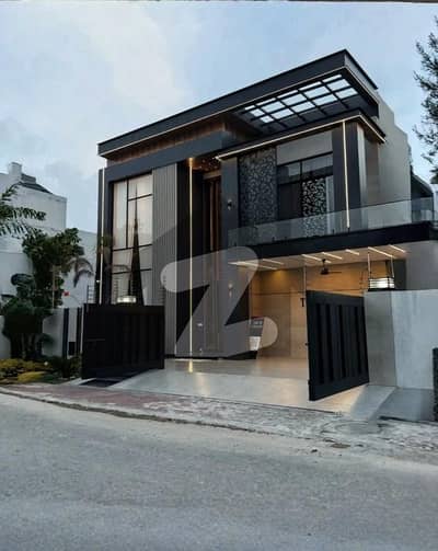 ڈی ایچ اے فیز 6 ڈیفنس (ڈی ایچ اے),لاہور میں 6 کمروں کا 1 کنال مکان 2.9 لاکھ میں کرایہ پر دستیاب ہے۔