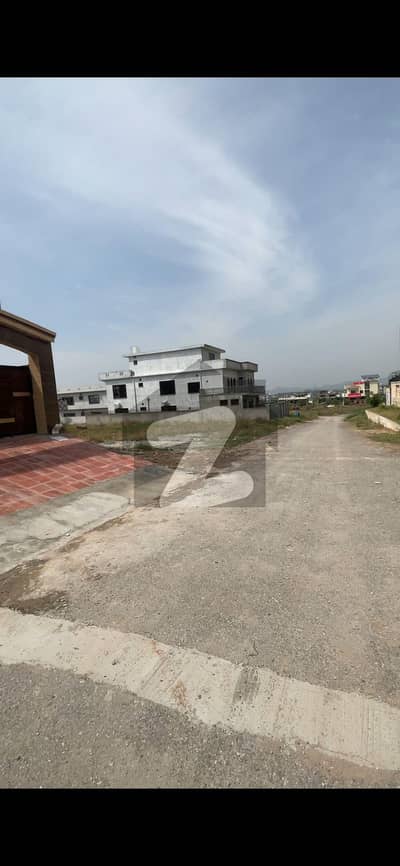 Corner 1 Kanal Plot for Sale