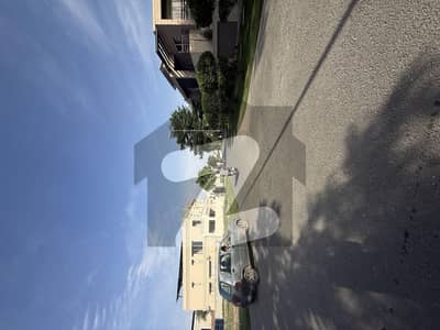 ڈی ایچ اے فیز 6 - بلاک کے فیز 6,ڈیفنس (ڈی ایچ اے),لاہور میں 1 کنال رہائشی پلاٹ 6.25 کروڑ میں برائے فروخت۔