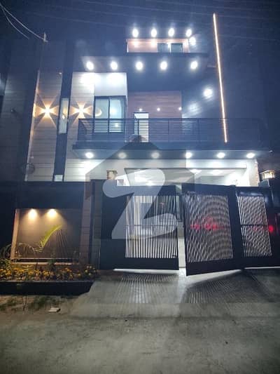 ایم اے جناح روڈ ملتان میں 5 کمروں کا 5 مرلہ مکان 1.65 کروڑ میں برائے فروخت۔