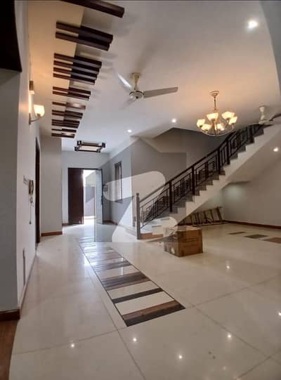 ڈی ایچ اے فیز 4 ڈی ایچ اے ڈیفینس,کراچی میں 5 کمروں کا 12 مرلہ مکان 3.75 لاکھ میں کرایہ پر دستیاب ہے۔