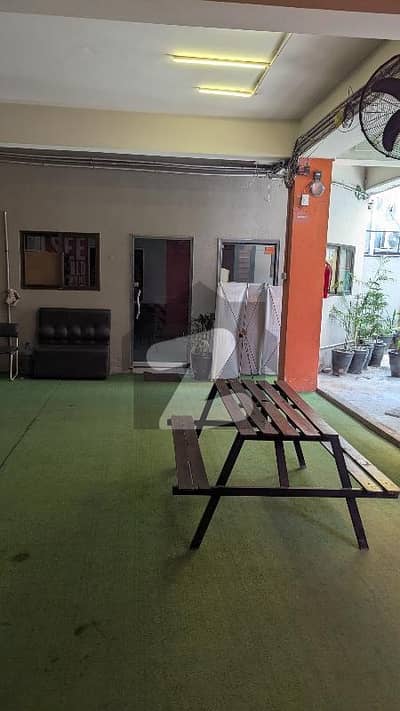 گلبرگ لاہور میں 2 کنال دفتر 10.0 لاکھ میں کرایہ پر دستیاب ہے۔