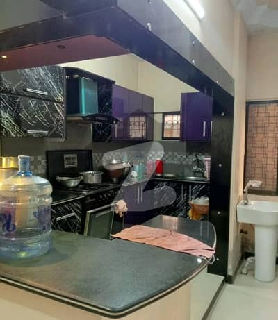 خالد بِن ولید روڈ کراچی میں 4 کمروں کا 9 مرلہ فلیٹ 2.5 کروڑ میں برائے فروخت۔