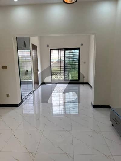 20 MARLA BEAUTIFUL 4 Bed UPPER PORTION gas Electricity Water bore