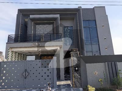 گارڈن ٹاؤن فیز 3 - بلاک ڈی گارڈن ٹاؤن فیز 3,گارڈن ٹاؤن,گوجرانوالہ میں 5 کمروں کا 10 مرلہ مکان 4.5 کروڑ میں برائے فروخت۔