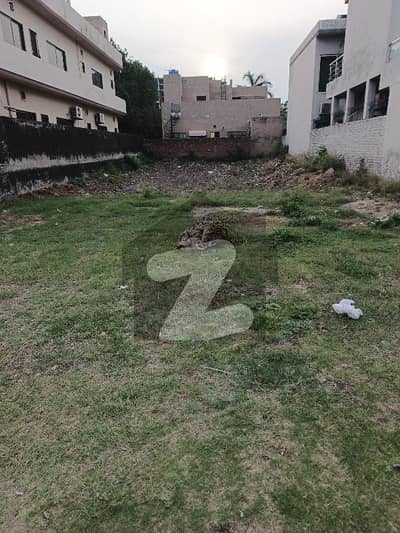 ایل ڈی اے ایوینیو ۔ بلاک سی ایل ڈی اے ایوینیو,لاہور میں 1 کنال رہائشی پلاٹ 2.9 کروڑ میں برائے فروخت۔