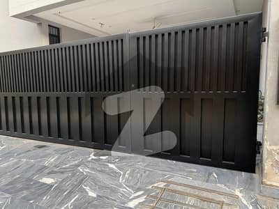 جوہر ٹاؤن فیز 2 جوہر ٹاؤن,لاہور میں 10 مرلہ دفتر 1.6 لاکھ میں کرایہ پر دستیاب ہے۔