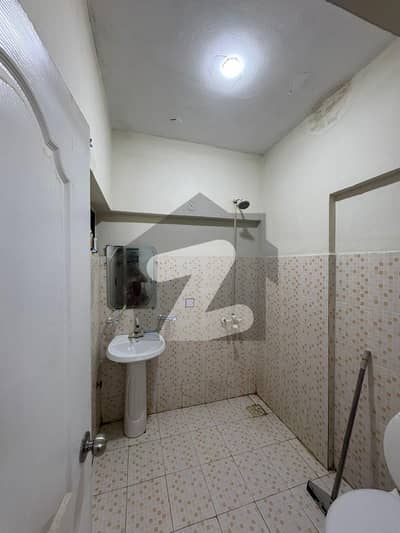 نعمان ریزیڈینشیا سکیم 33,کراچی میں 4 کمروں کا 4 مرلہ فلیٹ 1.1 کروڑ میں برائے فروخت۔