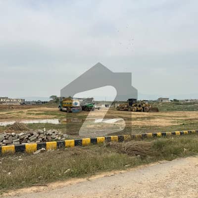 Ideally located plot in Sector F-14/1 for sale