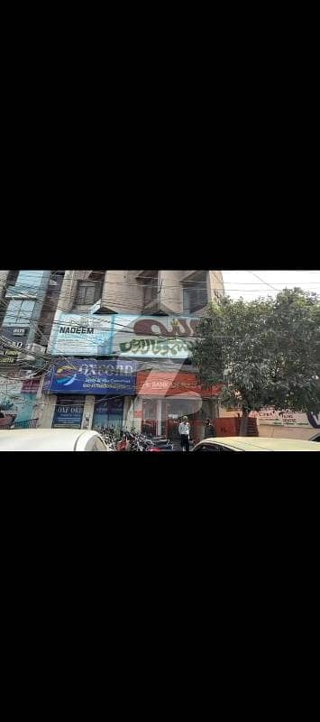 کوئنزروڈ لاہور میں 8 مرلہ دکان 5.25 لاکھ میں کرایہ پر دستیاب ہے۔