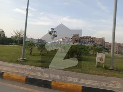 F4 Kanal Plot Available For Sale