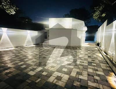 BUILDING FOR RENT M M ALAM ROAD GULBERG LAHORE