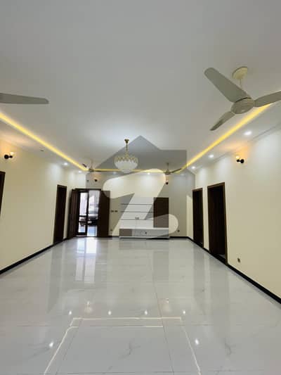 بنی گالہ اسلام آباد میں 2 کمروں کا 1 کنال زیریں پورشن 70.0 ہزار میں کرایہ پر دستیاب ہے۔