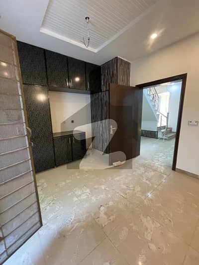 ڈریم گارڈنز ڈیفینس روڈ,لاہور میں 1 کمرے کا 5 مرلہ زیریں پورشن 45.0 ہزار میں کرایہ پر دستیاب ہے۔