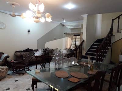 400 Square Yards Upper Portion In Gulshan-e-Iqbal Town For rent At Good Location