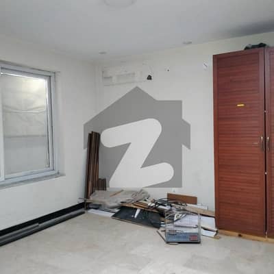 جی ۔ 13 مرکز جی ۔ 13,اسلام آباد میں 2 کمروں کا 4 مرلہ بالائی پورشن 65.0 ہزار میں کرایہ پر دستیاب ہے۔