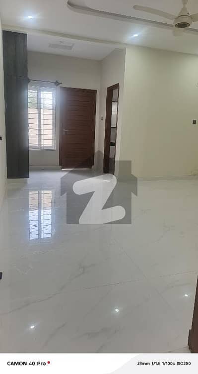 1 Kanal 1st Floor Available For Rent