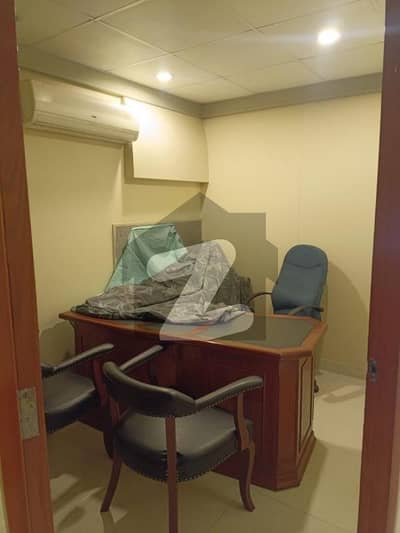 شاہراہِ فیصل کراچی میں 8 مرلہ دفتر 7.5 کروڑ میں برائے فروخت۔