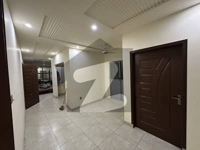 ڈی سی کالونی - نیلم بلاک ڈی سی کالونی,گوجرانوالہ میں 3 کمروں کا 8 مرلہ فلیٹ 50.0 ہزار میں کرایہ پر دستیاب ہے۔