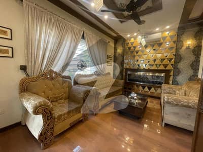 بحریہ ٹاؤن سیکٹر سی بحریہ ٹاؤن,لاہور میں 5 کمروں کا 11 مرلہ مکان 4.35 کروڑ میں برائے فروخت۔