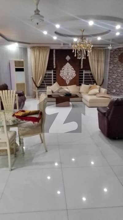 بحریہ ٹاؤن لاہور میں 6 کمروں کا 2 کنال مکان 6.5 لاکھ میں کرایہ پر دستیاب ہے۔