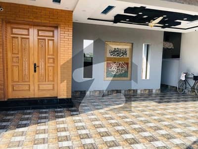 پی جی ای سی ایچ ایس فیز 2 پنجاب گورنمنٹ ایمپلائیز سوسائٹی,لاہور میں 5 کمروں کا 1 کنال مکان 5.5 کروڑ میں برائے فروخت۔