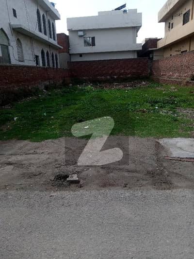 کالج روڈ لاہور میں 16 مرلہ رہائشی پلاٹ 1.8 کروڑ میں برائے فروخت۔