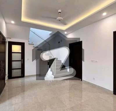 بحریہ ٹاؤن - پریسنٹ 10۔بی بحریہ ٹاؤن کراچی,کراچی میں 3 کمروں کا 5 مرلہ مکان 1.25 کروڑ میں برائے فروخت۔