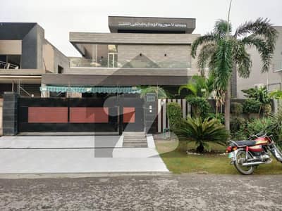 01 KANAL BEAUTIFUL HOUSE FOR RENT IN DHA PHASE 4 HOT LOCATION.