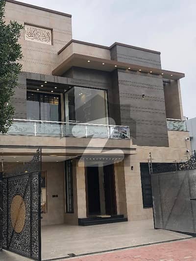 بحریہ ٹاؤن ۔ بلاک ای ای بحریہ ٹاؤن سیکٹرڈی,بحریہ ٹاؤن,لاہور میں 5 کمروں کا 11 مرلہ مکان 4.9 کروڑ میں برائے فروخت۔