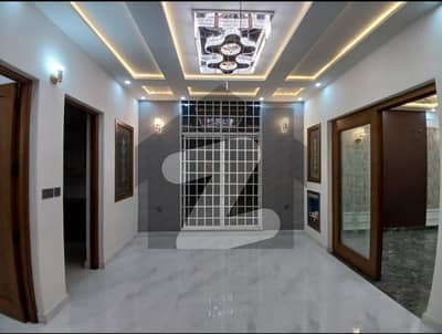 جوہر ٹاؤن فیز 2 جوہر ٹاؤن,لاہور میں 5 کمروں کا 5 مرلہ مکان 3.95 کروڑ میں برائے فروخت۔