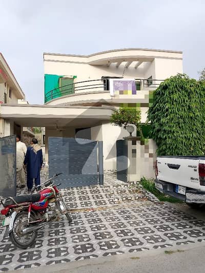 ڈی ایچ اے فیز 4 ڈیفنس (ڈی ایچ اے),لاہور میں 5 کمروں کا 10 مرلہ مکان 1.8 لاکھ میں کرایہ پر دستیاب ہے۔