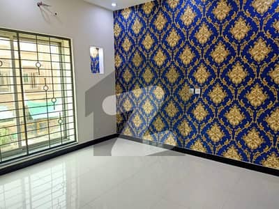 بحریہ ٹاؤن ۔ بلاک سی سی بحریہ ٹاؤن سیکٹرڈی,بحریہ ٹاؤن,لاہور میں 3 کمروں کا 5 مرلہ مکان 1.8 کروڑ میں برائے فروخت۔