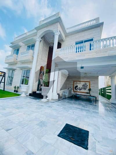 ڈی ایچ اے فیز 7 ڈیفنس (ڈی ایچ اے),لاہور میں 5 کمروں کا 1 کنال مکان 2.7 لاکھ میں کرایہ پر دستیاب ہے۔