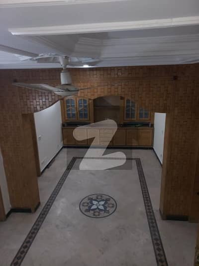 G10UPPER PORTION FOR RENT EXCELLENT LOCTION