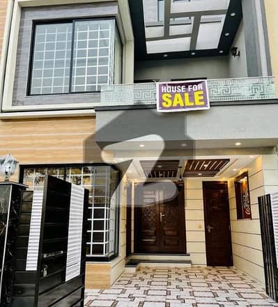 بحریہ ٹاؤن سیکٹر ای بحریہ ٹاؤن,لاہور میں 3 کمروں کا 5 مرلہ مکان 1.9 کروڑ میں برائے فروخت۔