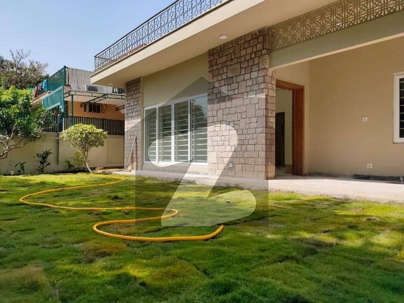 HOUSE FOR RENT IN F-8 HOUSE FOR RENT IN F-8